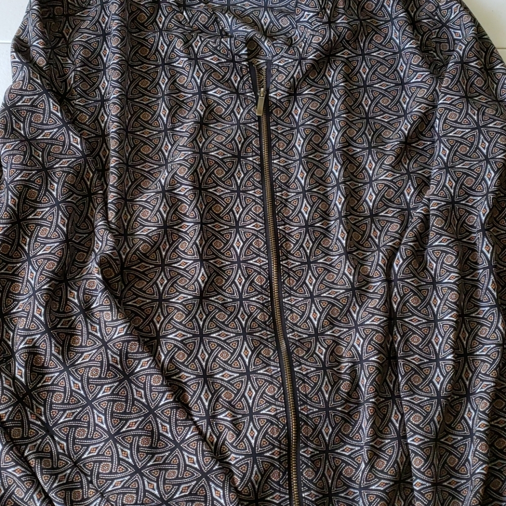 Lightweight jacket with pockets